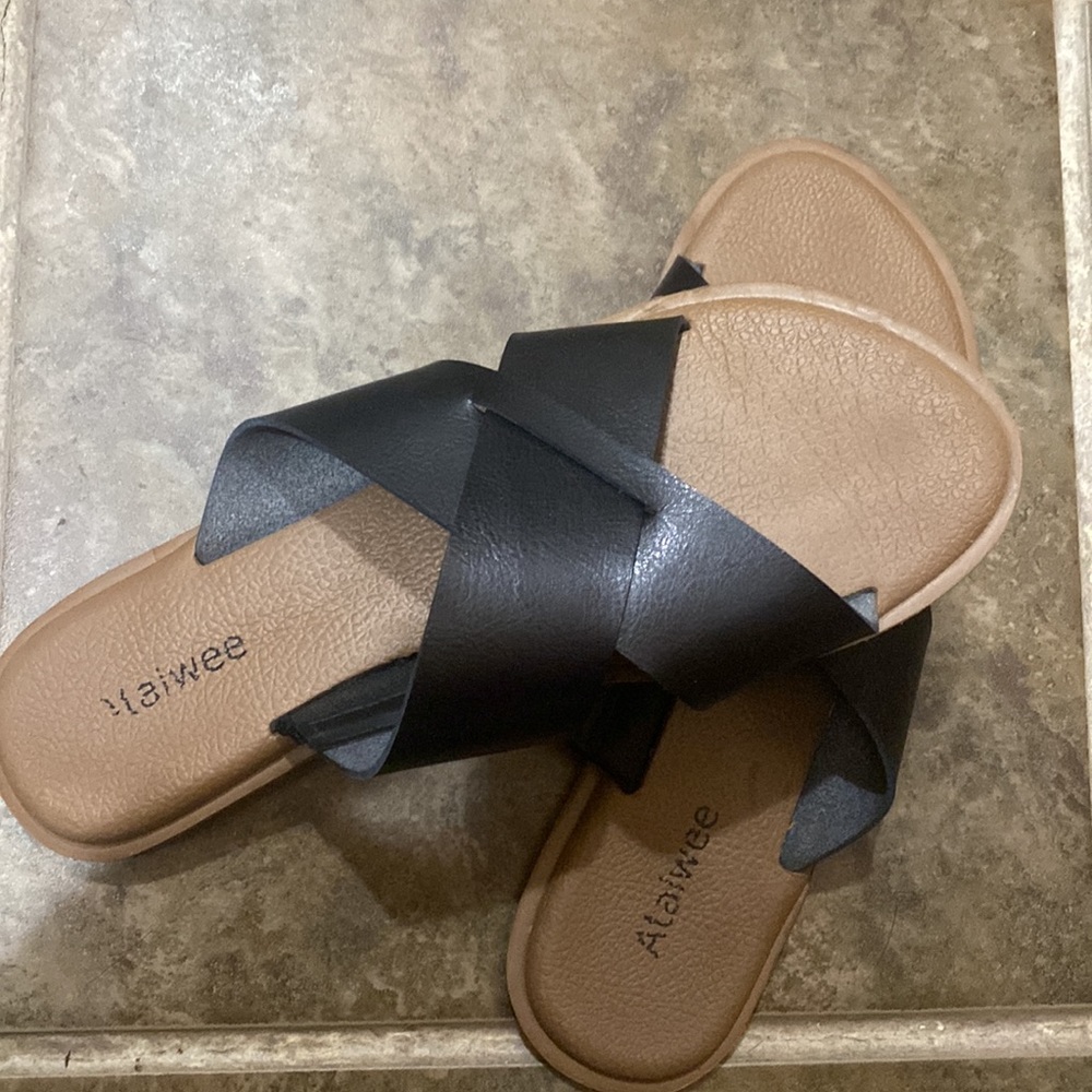 Back Sandals - Picture 3 of 3